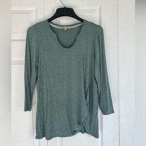 Democracy long sleeve shirt women’s size medium knitted front vneck